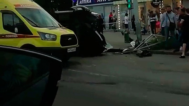 В Волгограде фура протаранила маршрутку, пять человек доставлены в больницу