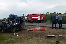 Под Саратовом самоубийца на Lada спровоцировал ДТП со свадебным автобусом