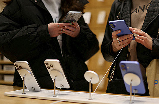 Apple и Google приступили к переговорам об интеграции в Siri ИИ от Google