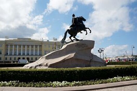 Горячая линия для туристов заработала в Петербурге