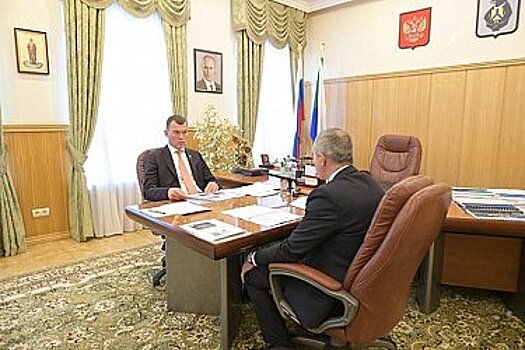 Дегтярёв обсудил с главой Аяно-Майского района положение дел в муниципалитете