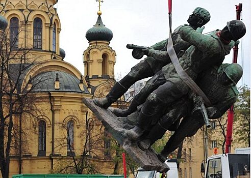 В Польше заявили, что за 16 месяцев снесли 38 памятников советским солдатам