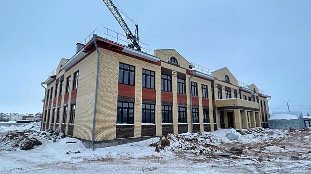 Монолитные работы начались на стройплощадке школы на 1,1 тыс. учеников в Климовске