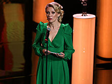 Захарова похвасталась "новой страницей" в своей жизни