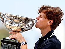 Янник Синнер провёл фотосессию с кубком чемпиона Australian Open