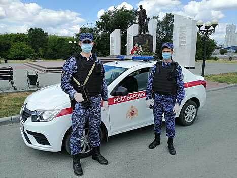 В Челябинске задержан мужчина, который не пускал медиков к больному и требовал проверить его на COVID-19