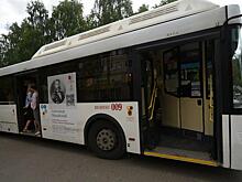 Автобусную экскурсию по отремонтированным объектам провели для жителей Заречья в Вологде