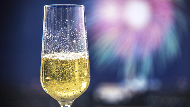 Врач назвал 3 причины отказаться от шампанского в новогоднюю ночь