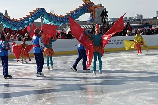 На льду Амура прошли зимние игры России и Китая
