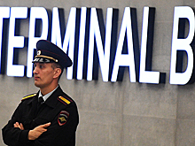 Устроивший пьяный дебош в самолете россиянин обругал попутчиков и экипаж