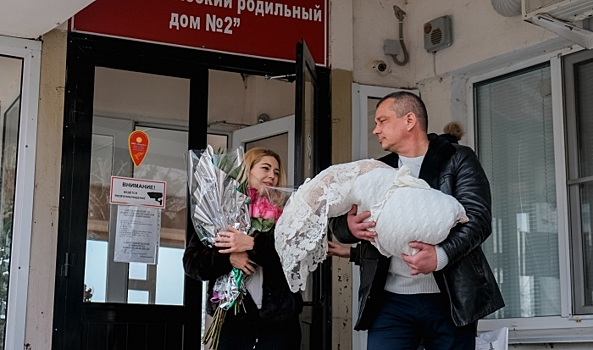 В волгоградских роддомах забирают красивые «конвертики»