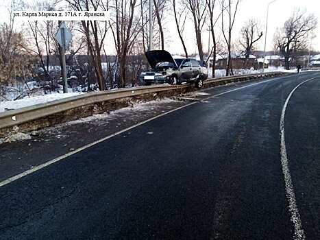 В Яранске бесправник на «десятке» «припарковался» на дорожное ограждение