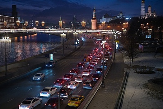Пробки в Москве достигли восьми баллов