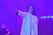 Поклонники заподозрили певицу Катю IOWA в беременности