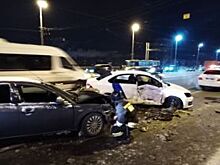 Серьезное ДТП на Володарском мосту: столкнулись три иномарки