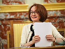 Более половины россиян поддержали перевод выплат на карту "Мир"