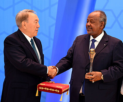 Назарбаев вручил премию президенту Республики Джибути