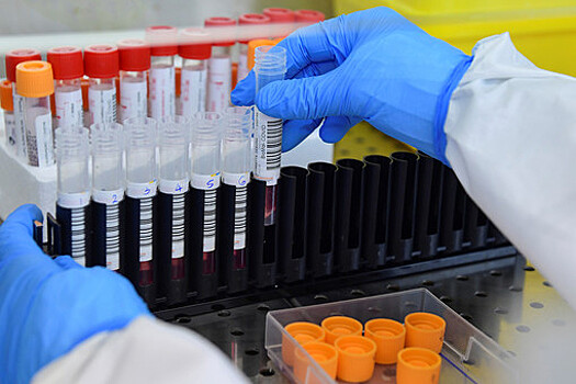 Эксперт: случаи заражения омикрон-штаммом коронавируса выявлены уже в 20 странах