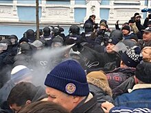 Протестующих россиян наказали слезоточивым газом