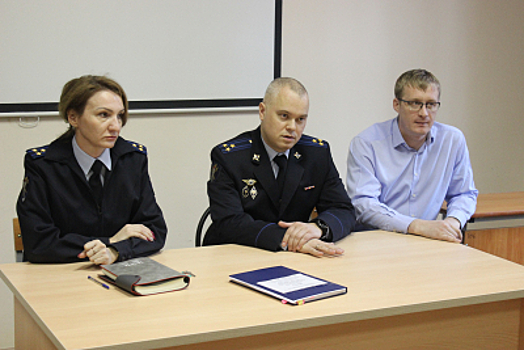 Самарские полицейские проводят профориентационную работу с учащимися образовательных организаций