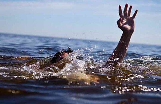 6-летняя девочка чуть не утонула на диком пляже в Краснодарском крае