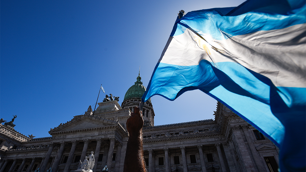 Испания официально сняла с должности посла в Аргентине