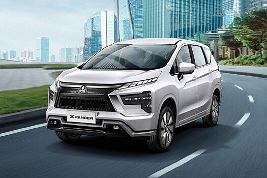 Mitsubishi представила модернизированные компактвэн Xpander и его кросс-версию