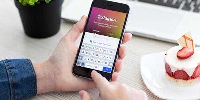Милонов предложил блокировать аккаунты девушек-эскортниц в Instagram