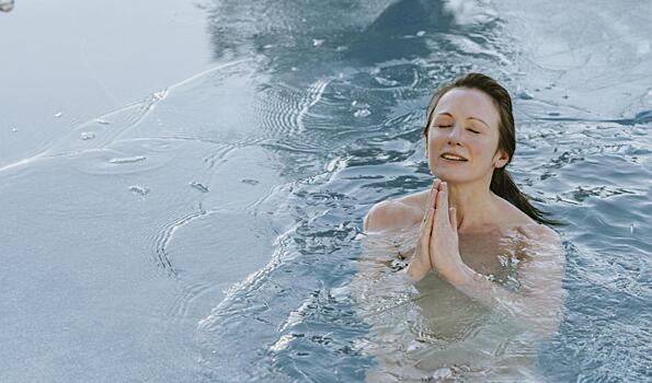 Врач рассказала о влиянии ледяных ванн на здоровье