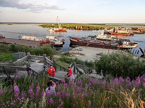 Теплоход с баржей затонул на Ямале, капитан и моторист судна пропали