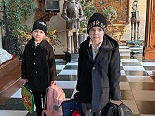 «В добрый путь»: звезды поздравили детей-школьников с окончанием учебного года