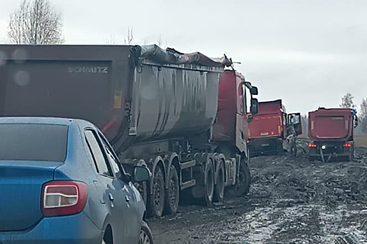 Большегрузы отрезали села от большой земли под Новосибирском