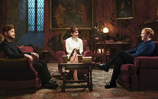 В спецвыпуске «Гарри Поттера» перепутали детскую фотографию Эммы Уотсон и Эммы Робертс