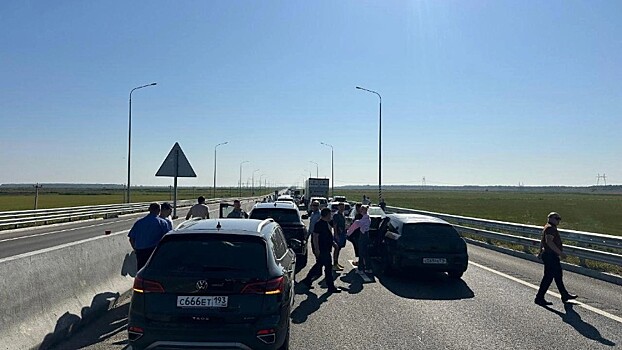 ДТП парализовало движение на платной трассе в Краснодарском крае