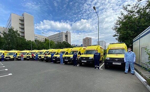 Минниханов передал медикам новые автомобили скорой помощи