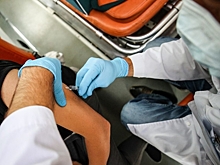 Пять медиков заразились COVID после вакцинации