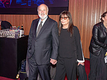 «Очевидное убийство»: известный режиссер найден мертвым дома вместе с женой