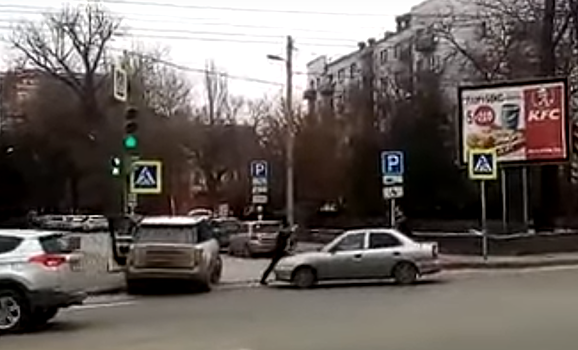 Наглый владелец Range Rover нарвался на водителя Hyundai