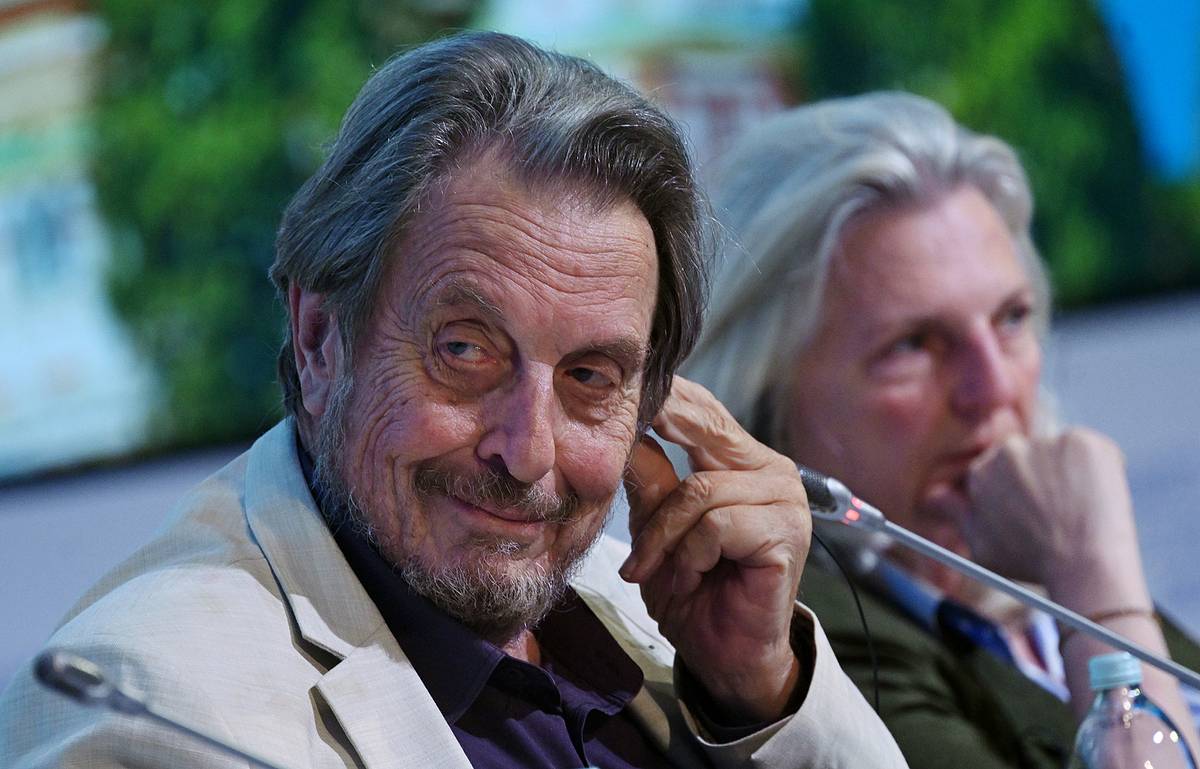 Отец Илона Маска почувствовал себя царем в Москве