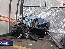 Lexus влетел в пешеходный переход под Москвой