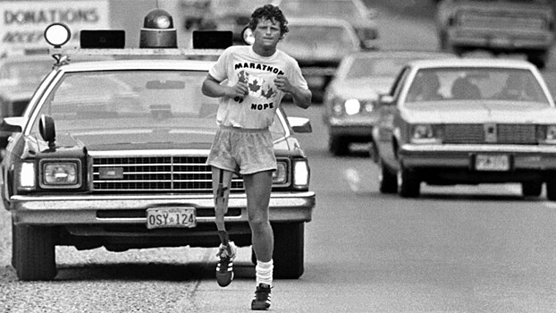 40 лет назад борющийся с раком бегун Терри Фокс начал «Марафон надежды»