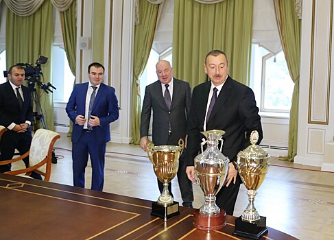 Алиев принял азербайджанских чемпионов Европы по шахматам