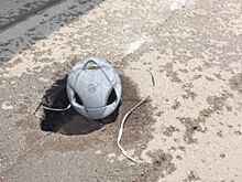 На развязке возле 4-го моста в Красноярске образовалась большая яма