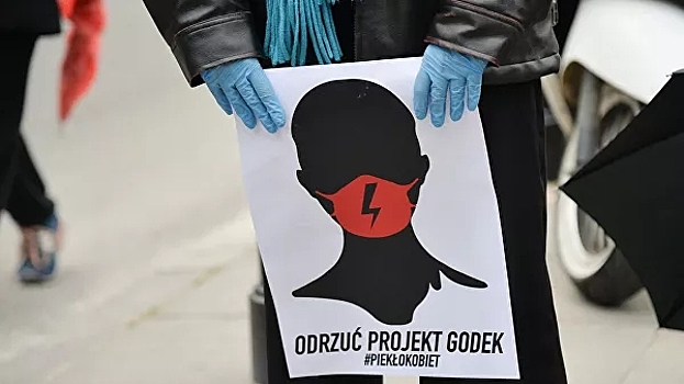 Главу минздрава Польши пригрозили повесить на фонаре