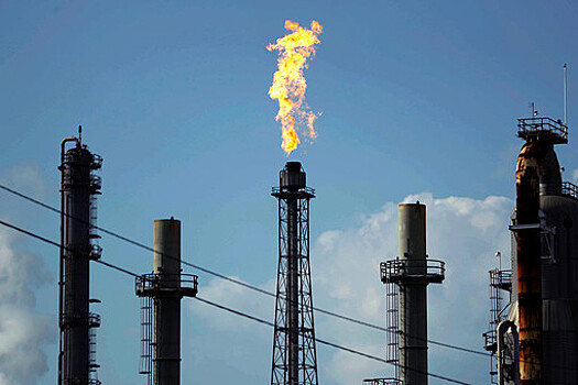 Bloomberg: США продадут еще 26 млн баррелей нефти из стратегического резерва для стабилизации цен