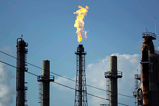 Байден решил распечатать нефтяные резервы, чтобы снизить цены на топливо