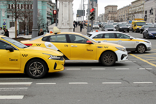 В России могут ввести краткосрочную автостраховку для таксистов