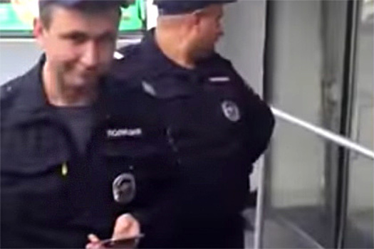 Троих полицейских уволили за избиение тренера женского ФК «Торпедо»