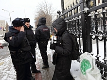 КС разъяснил, когда можно задерживать одиночных пикетчиков