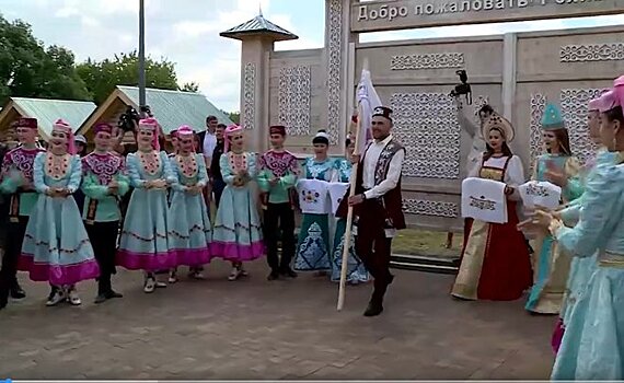 В Москве на территории музея-заповедника "Коломенское" состоялся Сабантуй — видео